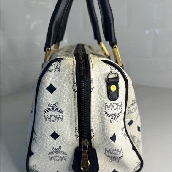 MCM White and Black Shoulder Bag - Picture 4 of 13